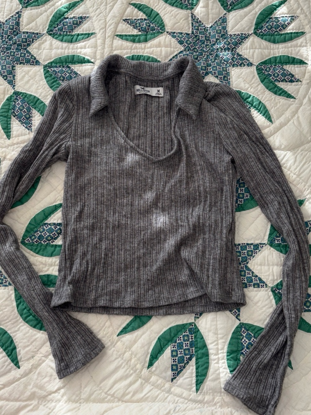 Hollister Gray Ribbed Long-Sleeve Collared V-Neck Top